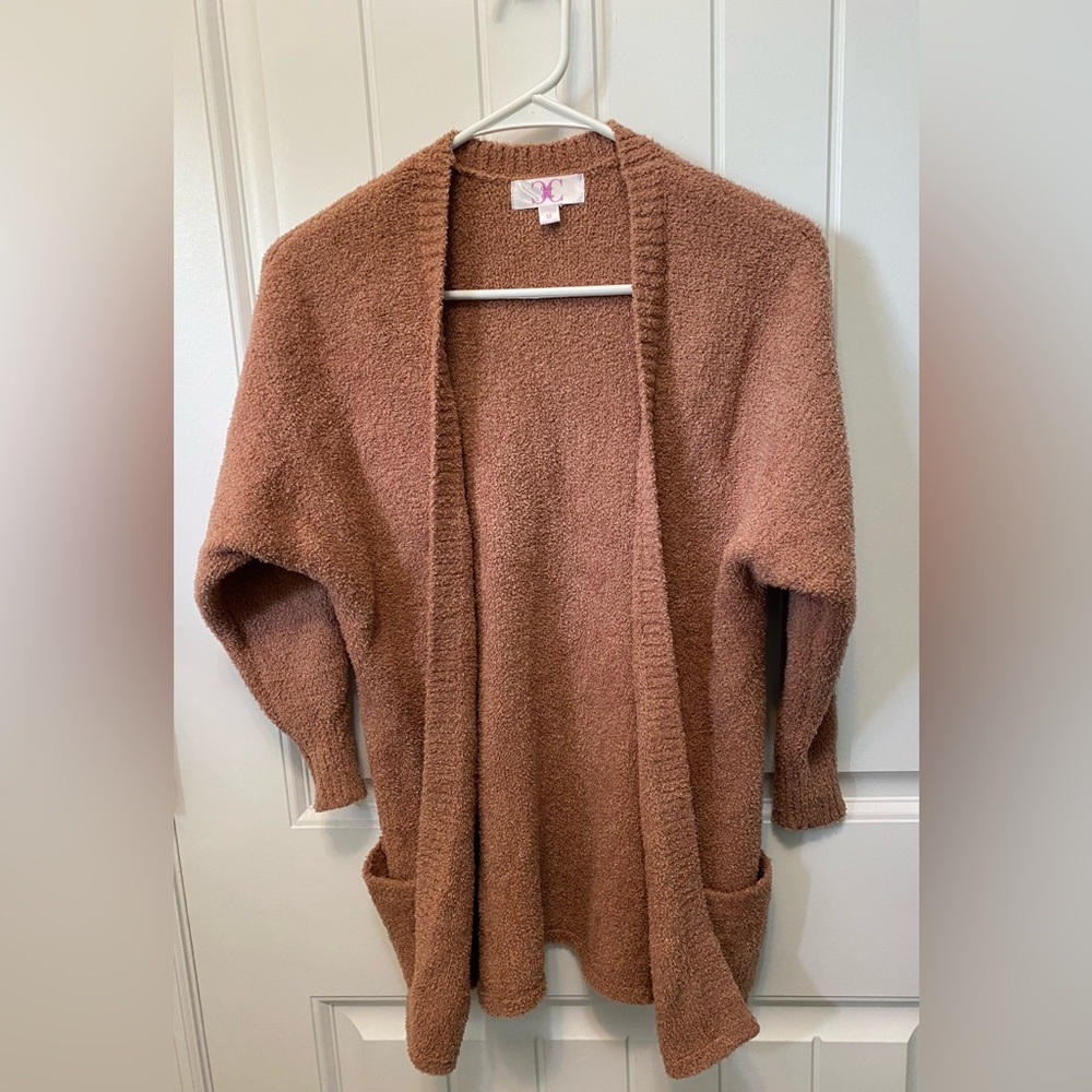 Chloe & Cyrus Brown open front cardigan. Size Medium. Quarter length sleeves.